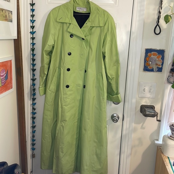 Bright green rain trenchcoat - Picture 1 of 4